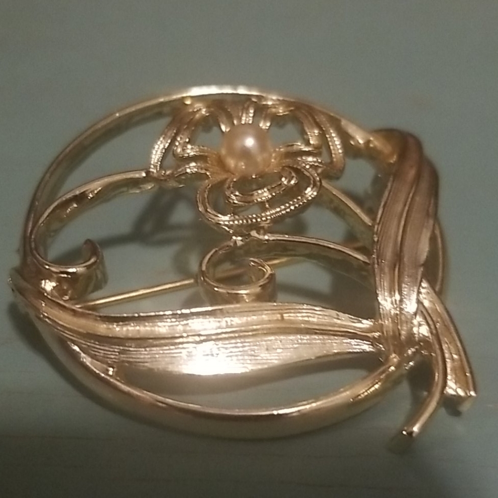 Vintage Coventry brooch PM 1048